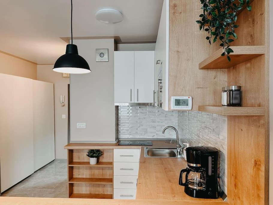 Agoll Victoria - Self Checkin Apartment Решица Екстериор снимка