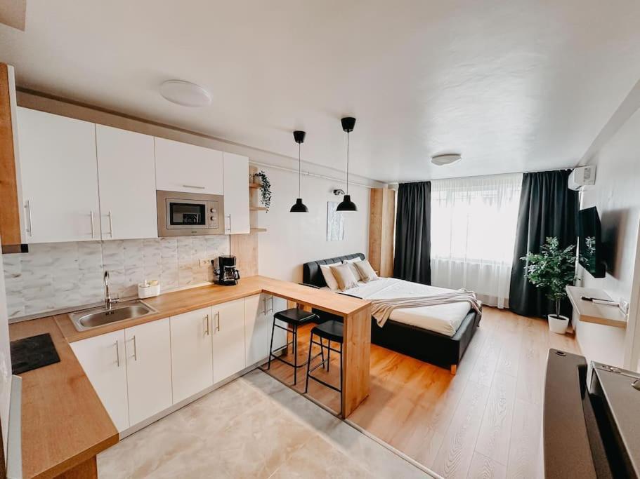 Agoll Victoria - Self Checkin Apartment Решица Екстериор снимка
