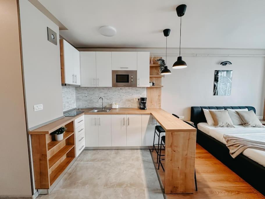 Agoll Victoria - Self Checkin Apartment Решица Екстериор снимка